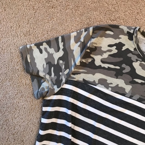 Tickled Teal Camo Striped Tunic Top Womens Size Medium Army Green Grey Knot Tie - Picture 6 of 9